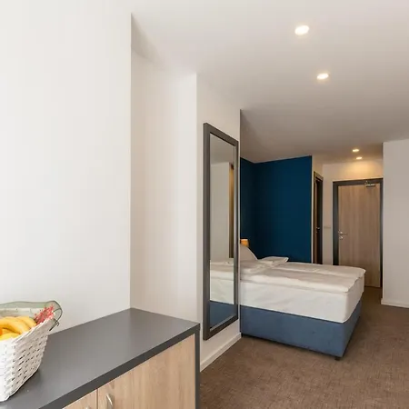 Premium Crown Hotel 4*