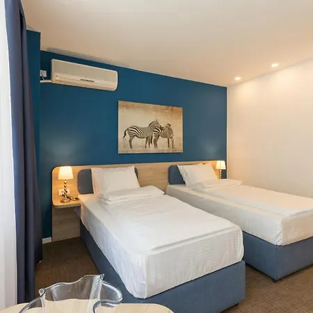 Premium Crown Hotel