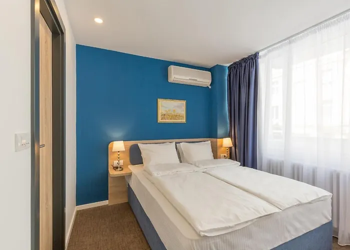 فندق Premium Crown 4*